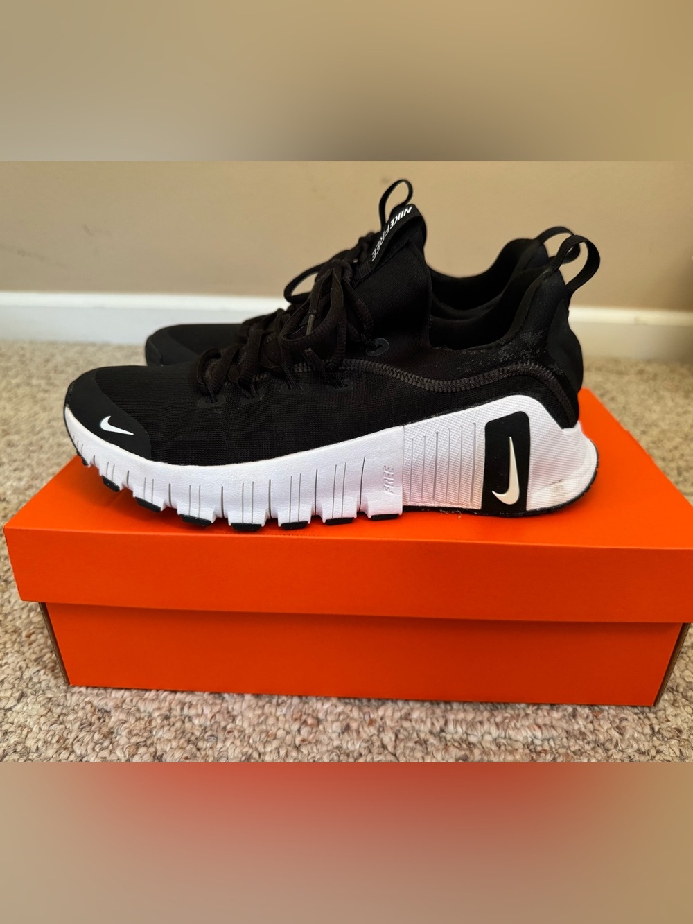 Women’s Nike Metcon 6 size 8.5 tennis shoes black